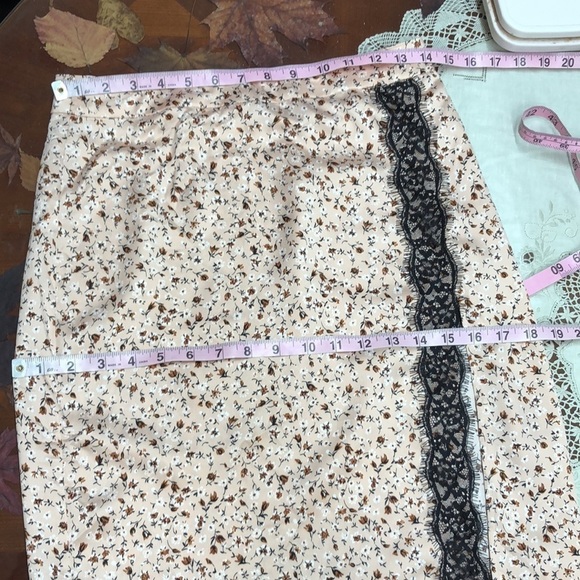 NWOT Halogen High Waisted Floral Lace Thigh High Slit Midi Skirt Size Small - Picture 6 of 9